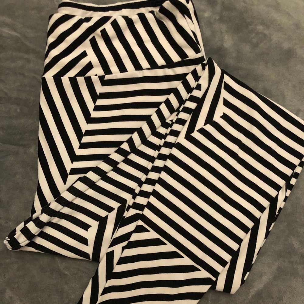 LuLaRoe Tall & Curvy Leggings